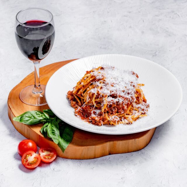 🍝 Lunch plans?

Our Slow Cooked Beef Spaghetti Ragu is ready to heat up your Thursday lunchtime, for just $13.50 from Chefs Grill!

#wentyleagues #chefsgrill #ragu