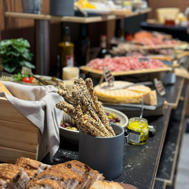 Indulge with us this Mother's Day at our buffet lunch at Wenty Events 😍

Including Antipasto Grazing Tables, carvery stations, chocolate fountain and lots more, there's plenty of options for everyone!

Don't miss out—book your table below and treat Mum this Mother's Day!

Book your table via the link in our bio!

#wentyleagues #mothersday #buffet