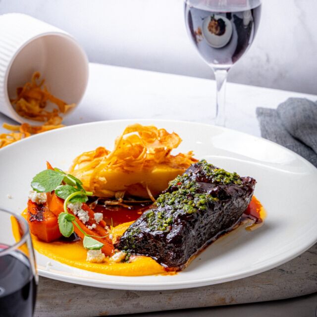 Welcome our 2024 Perfect Plate entry, Slow Cooked Beef Short Rib ❤️

Perfectly curated by our Chef’s, our Short Rib is served with potato pavé, honey glazed carrots, topped with Persian feta, crispy parsnip chips, chimichurri & jus – all ready to be enjoyed by our Members!

Head down to Chef’s Grill to try yours today!

#wentyleagues #perfectplate2024